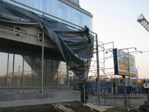 широкоформатная печать монтаж баннера