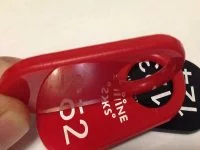 обработка торцов номерков для гардероба