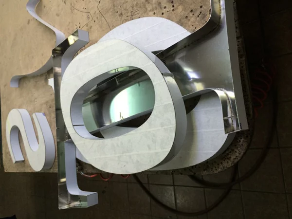 буквы из нержавейки с контражуром