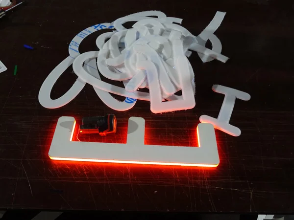 световые псевдообъемные буквы